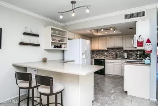 Photo #5: 6173362 Listing