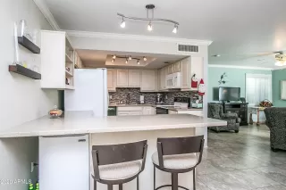 Photo #6: 6173362 Listing