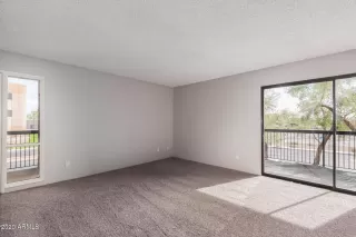 Photo #4: 6175905 Listing