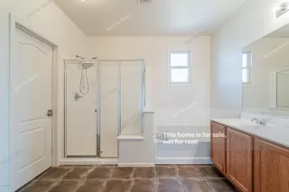 Photo #5: 6176367 Listing