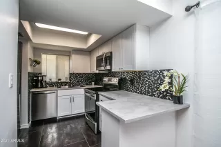 Photo #6: 6177030 Listing