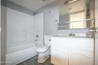 Photo #6: 6177360 Listing