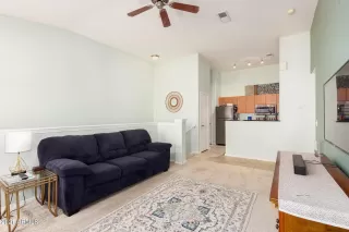 Photo #6: 6177856 Listing