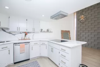 Photo #2: 6179262 Listing