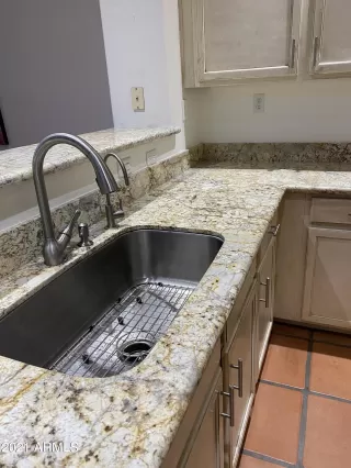 Photo #6: 6179367 Listing