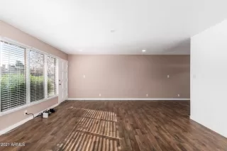 Photo #5: 6179610 Listing