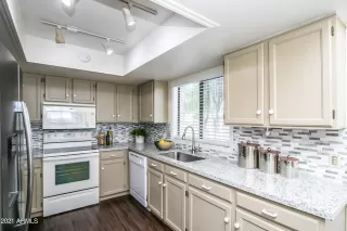 Photo #6: 6179710 Listing