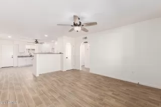 Photo #4: 6180990 Listing