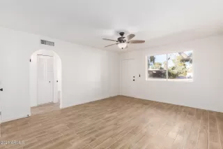 Photo #5: 6180990 Listing