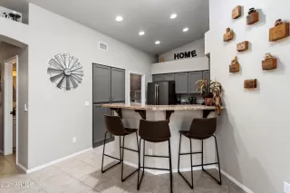 Photo #4: 6181037 Listing