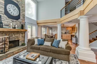 Photo #4: 6181385 Listing