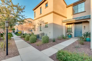 Photo #5: 6181401 Listing