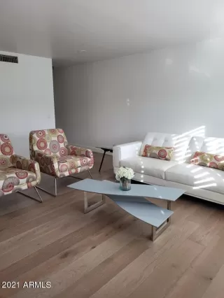 Photo #5: 6181591 Listing