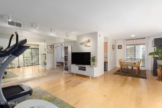 Photo #4: 6181813 Listing