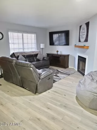 Photo #4: 6183007 Listing