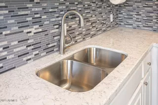 Photo #4: 6183259 Listing