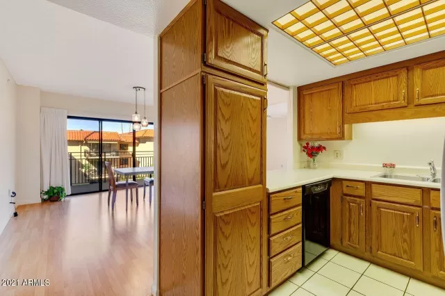 MLS: 6183318 Condo For Sale