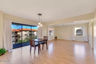 Photo #6: 6183318 Listing