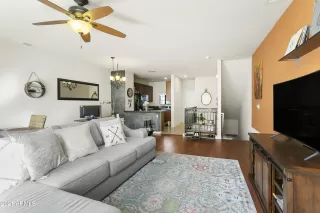 Photo #4: 6183821 Listing