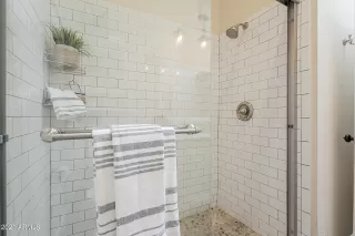 Photo #6: 6183822 Listing