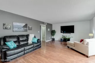 Photo #4: 6184056 Listing