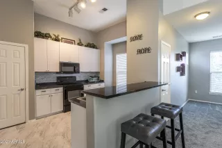 Photo #2: 6184127 Listing