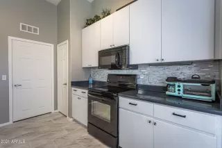 Photo #4: 6184127 Listing