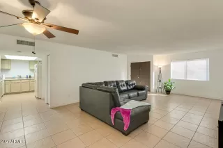 Photo #5: 6184300 Listing