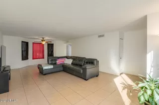 Photo #6: 6184300 Listing