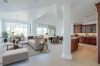 Photo #2: 6185007 Listing