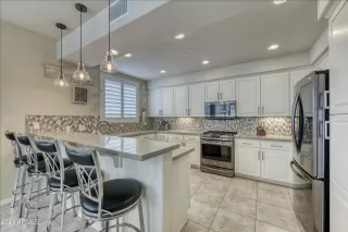 Photo #5: 6185160 Listing