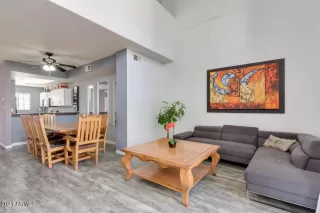 Photo #3: 6185200 Listing