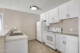 Photo #5: 6185249 Listing