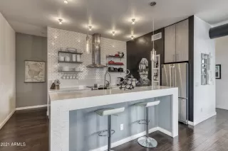 Photo #5: 6185735 Listing