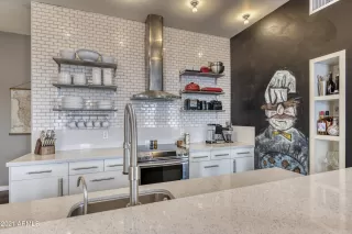 Photo #6: 6185735 Listing