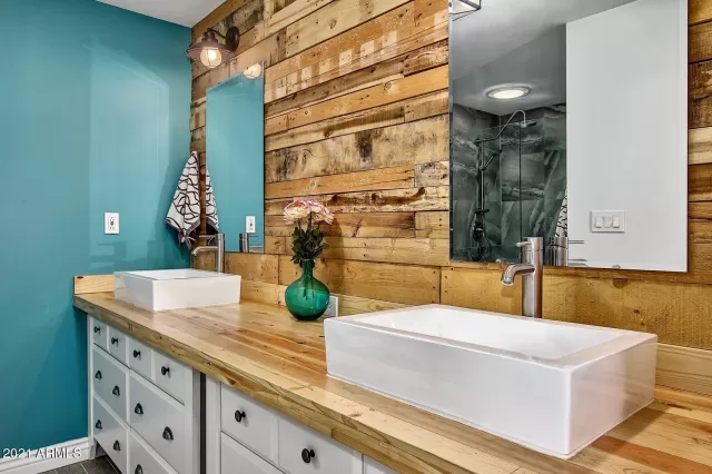 MLS: 6185751 Condo For Sale