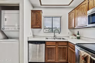 Photo #4: 6186967 Listing