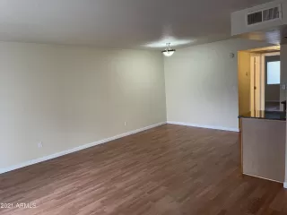 Photo #5: 6187007 Listing