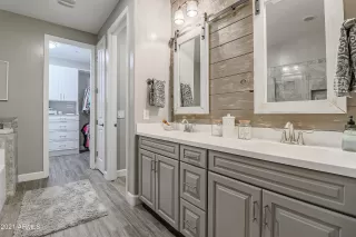 Photo #5: 6187827 Listing