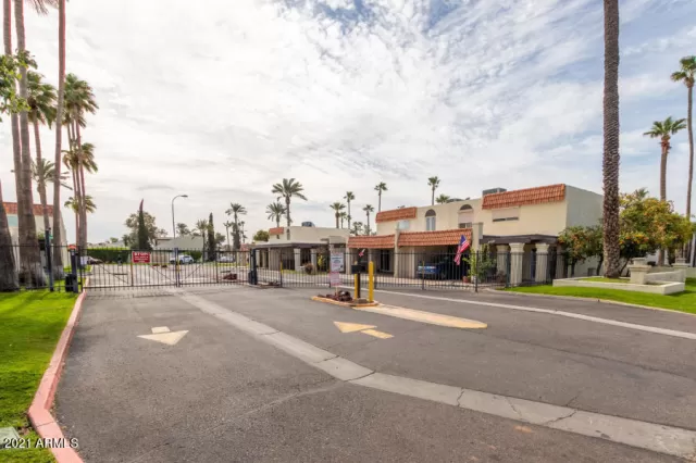 MLS: 6187912 Condo For Sale