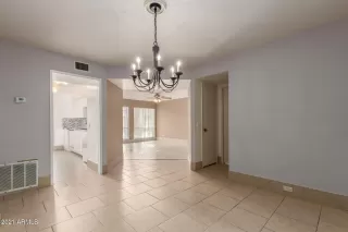 Photo #4: 6188380 Listing