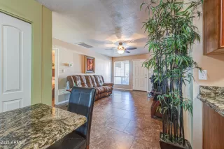 Photo #6: 6189159 Listing