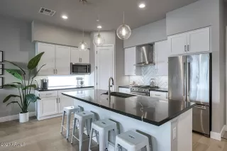 Photo #4: 6189333 Listing