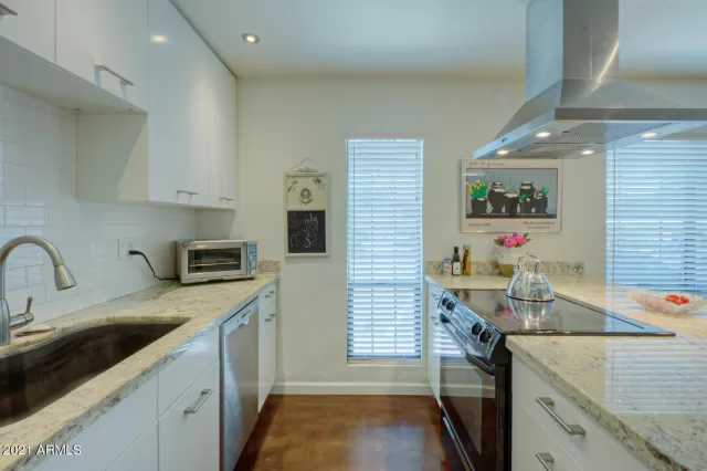 MLS: 6189484 Condo For Sale