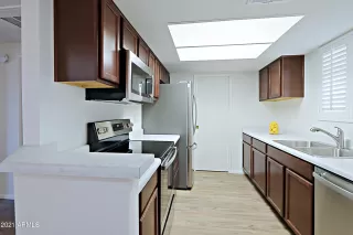 Photo #5: 6189705 Listing