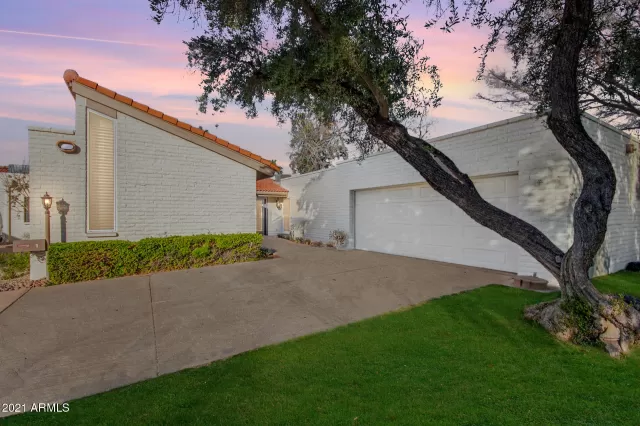 MLS: 6190110 Condo For Sale