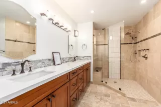 Photo #5: 6190110 Listing