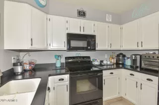 Photo #6: 6190121 Listing