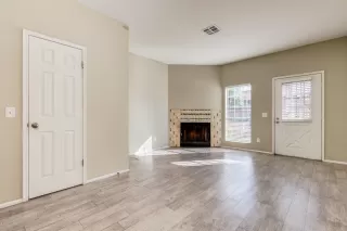 Photo #4: 6190440 Listing