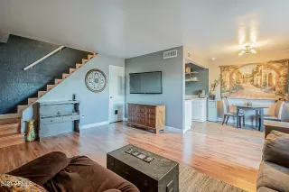 Photo #4: 6190537 Listing